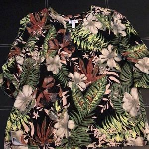 Rich colors on this jungle style print D&Co dress top.